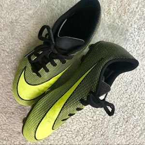 3 for $30 ☀️ Kids Nike Soccer Cleats Size 3Y
